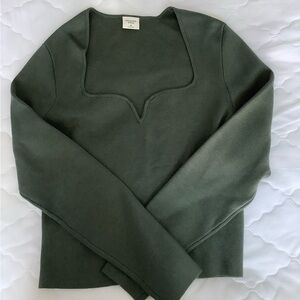 Women’s Abercrombie sweater